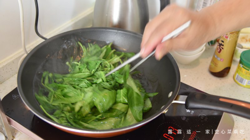 【家常食譜】空心菜炒肉＆蒜蓉空心菜｜一菜兩吃超方便