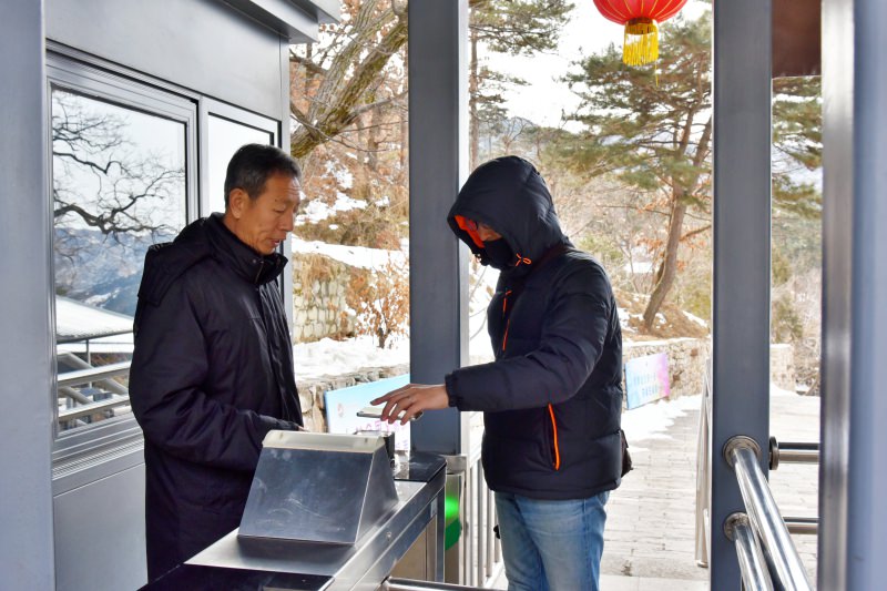 北京｜慕田峪長城包車半日遊與走逛攻略・遇見夢幻雪白的長城