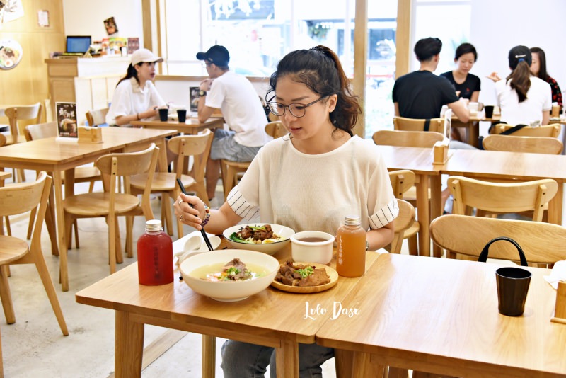 台北東區美食｜老媽拌麵關廟麵專門店・份量十足飽飽文青美食店