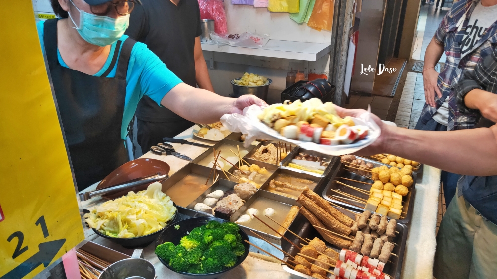 大直·深夜食堂｜高雄黑輪大王：深夜裡關東煮熱呼呼冒煙的街頭小吃·關東煮湯免費喝到飽