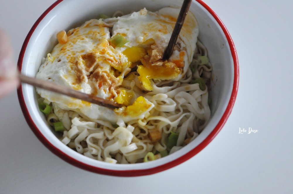 拌麵食譜｜古早味家常拌麵：一筷子 香辣麻醬＆家鄉油蔥超推薦·狂熱愛他們的辣油呀！