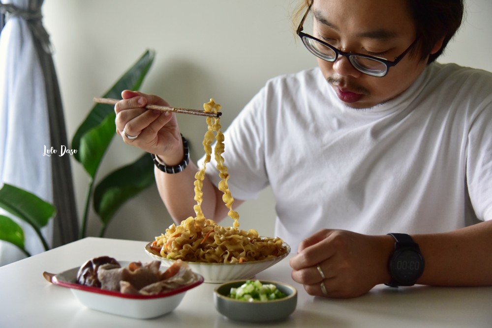 拌麵食譜｜古早味家常拌麵：一筷子 香辣麻醬＆家鄉油蔥超推薦·狂熱愛他們的辣油呀！