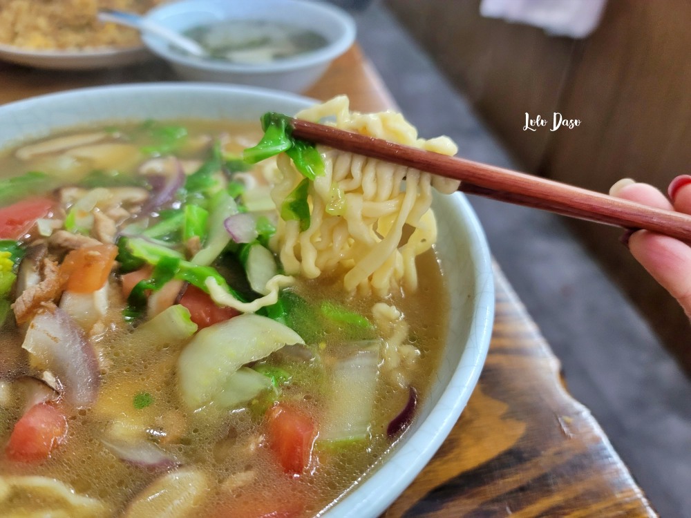 杭州濱江區美食｜大餅油條：手工炒麵無敵美味・蔥燒餅梅乾肉燒餅前軟厚脆 讓人一吃停不下來呀！