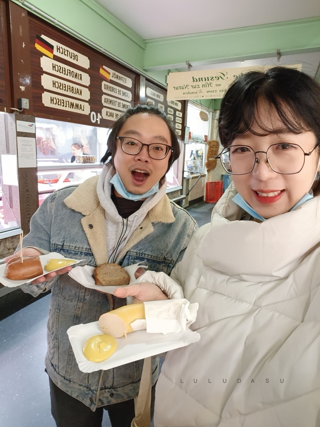 德國 法蘭克福美食推薦｜Kleinmarkthalle Frankfurt室內小市場排隊美食老奶奶香腸