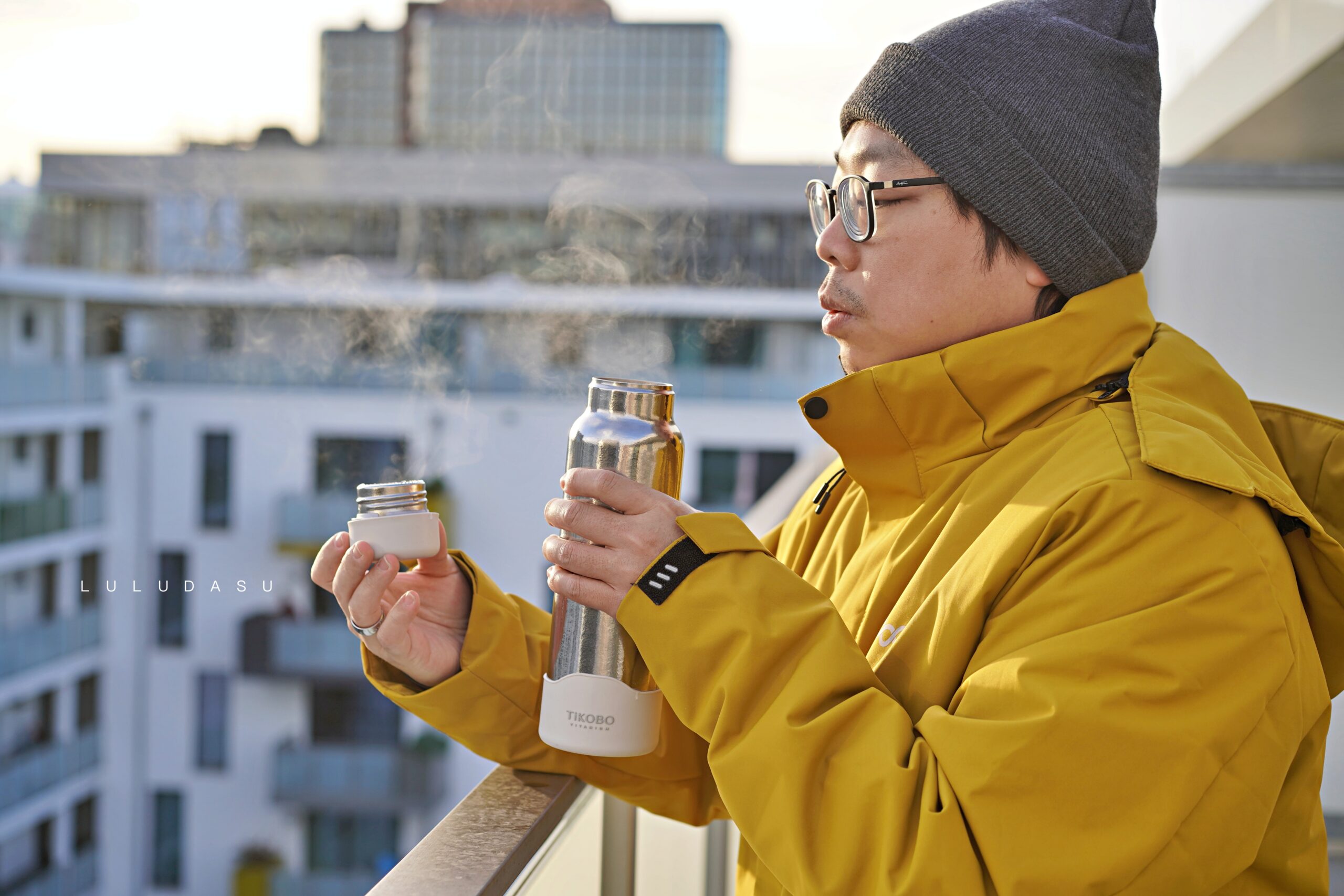 TiKOBO袋鼠純鈦保溫瓶實際使用心得｜輕盈好攜帶、保溫能力強、好洗又內藏吸管～冬天保溫瓶推薦