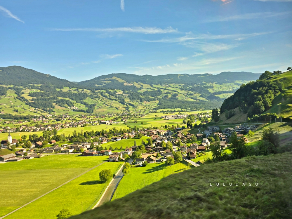 瑞士景觀列車｜黃金列車路線Luzern–Interlaken Express（琉森–茵特拉肯）景觀列車：搭乘紀錄、訂位教學