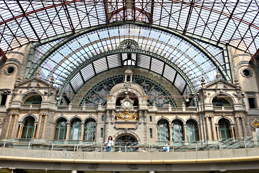 用歐洲火車通行證 Eurail Global Pass從荷蘭到比利時｜帶爹娘去旅行海牙-布魯日：荷比法火車之旅