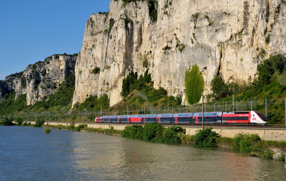 歐洲跨國火車路線｜法瑞自由行行程＆火車不回頭路線：一口氣玩巴黎、馬賽、洛桑、日內瓦、因特拉肯、伯恩 TGV Lyria地中海路線（2026年夏季起）
