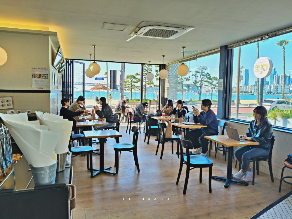 釜山廣安里美食|All Sunday Gwangan熱門貝果店:早晨的海邊瀰漫麵包與咖啡香 釜山廣安里美食|All Sunday Gwangan熱門貝果店:早晨的海邊瀰漫麵包與咖啡香