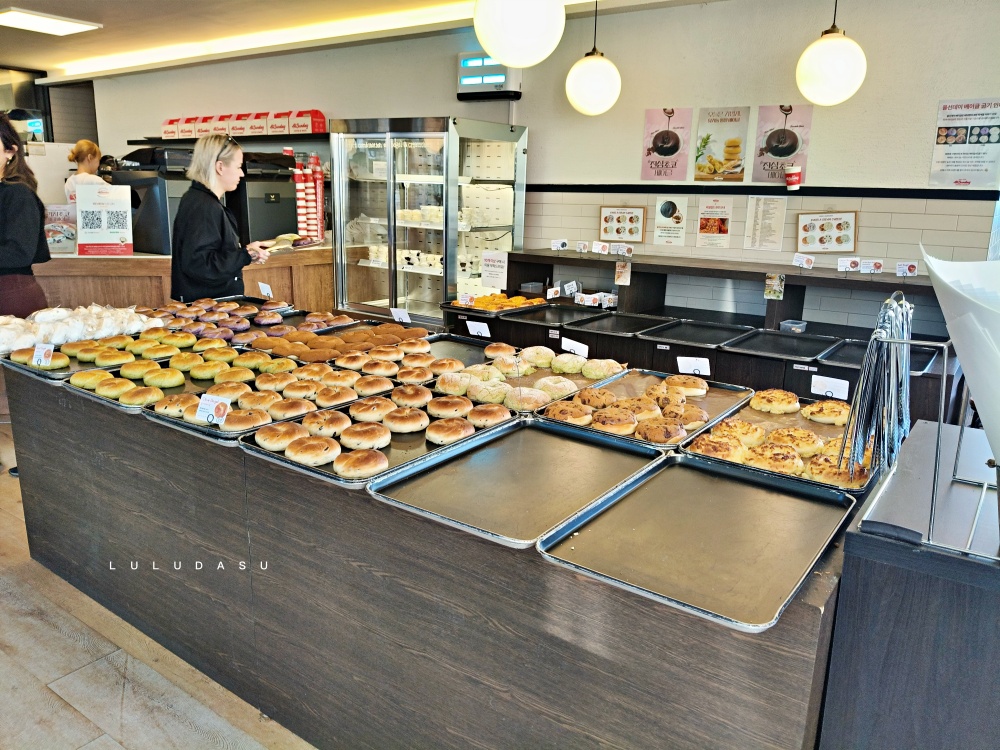 釜山廣安里美食|All Sunday Gwangan熱門貝果店:早晨的海邊瀰漫麵包與咖啡香 釜山廣安里美食|All Sunday Gwangan熱門貝果店:早晨的海邊瀰漫麵包與咖啡香
